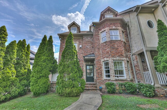 Building Photo - Perfect Brownstone in Sylvan Park near Wes...