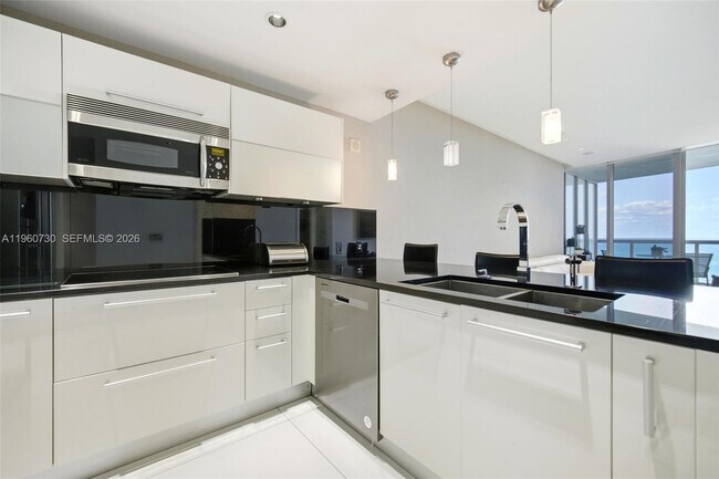 Building Photo - 17121 Collins Ave