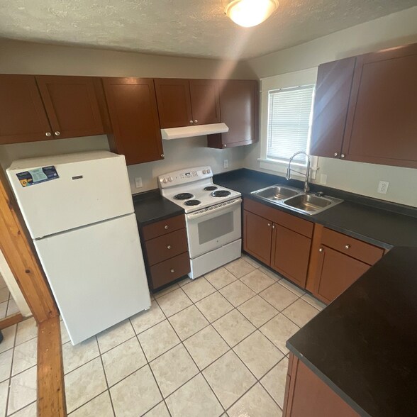 Building Photo - 416 E Hillside Dr