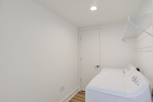 Building Photo - Luxury 3 Bed Townhome in Durham RTP