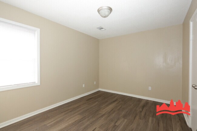 Building Photo - 493 Deerskin Dr