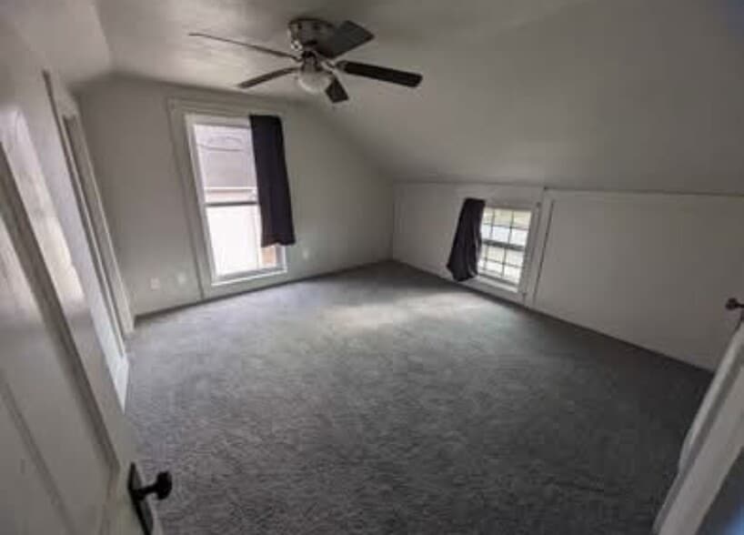 Bedroom has two closets - 109 E North St