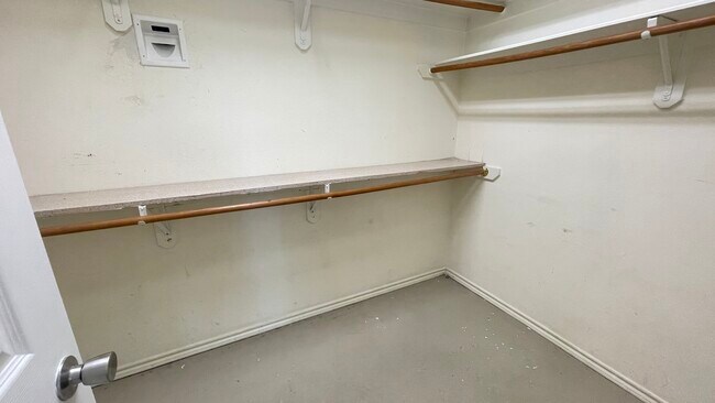 Building Photo - 12914 Pinehall Ln