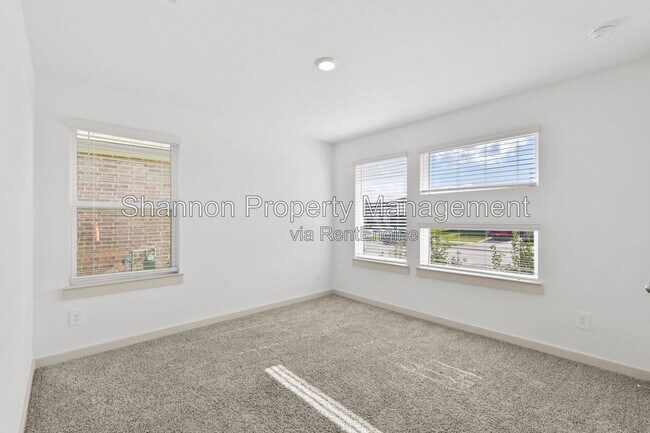 Building Photo - 7915 Murciana Dr