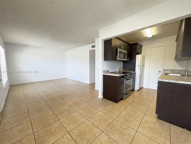 Building Photo - 1333 S Dixie Hwy