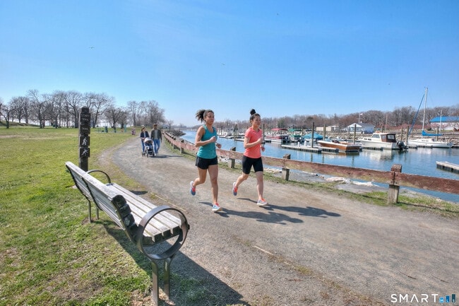 Building Photo - 638 Cove Rd