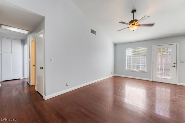 Building Photo - 5761 Cloverleaf Cir