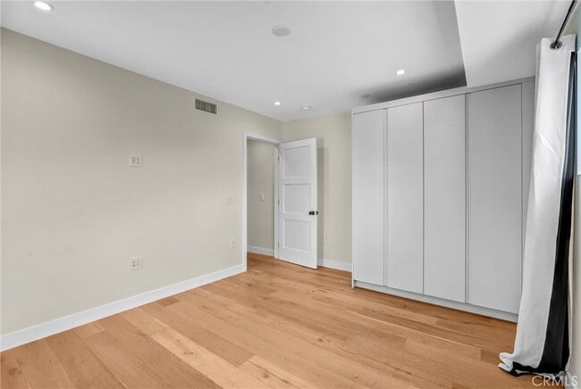 Building Photo - 1343 1/2 Seward Street Unit