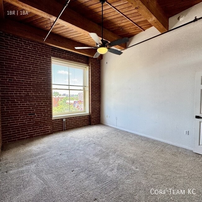Building Photo - 202 W 5th St