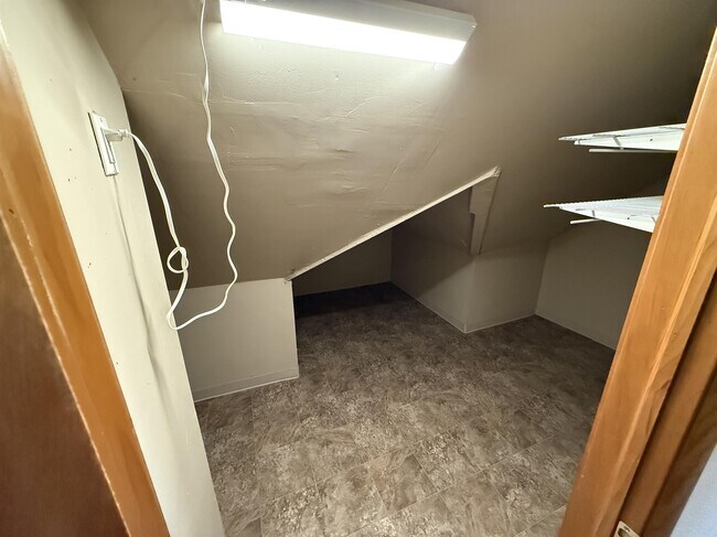 Building Photo - 722 13th Ave