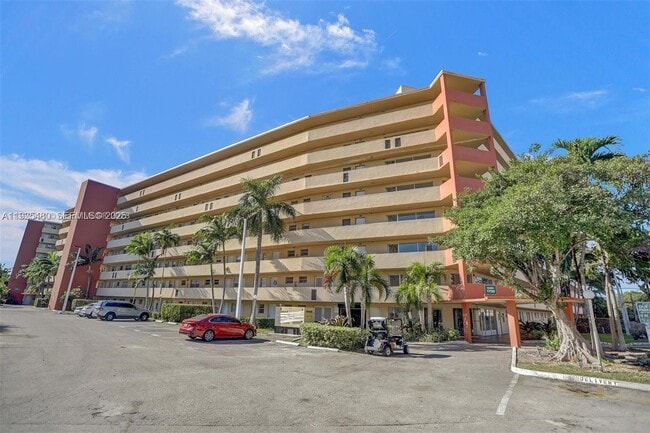 Building Photo - 1750 NE 191st St