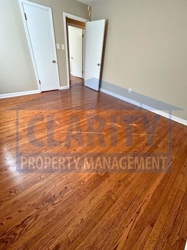 Building Photo - Three bedroom home in Downtown Cleveland!