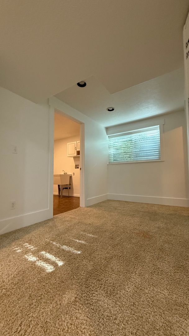Building Photo - Large Single Family Lehi Home available now!