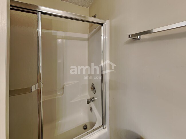 Building Photo - 4010 Logan Cir