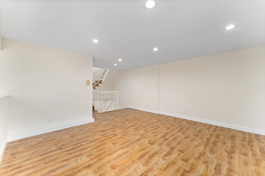Building Photo - 1338 Yale St