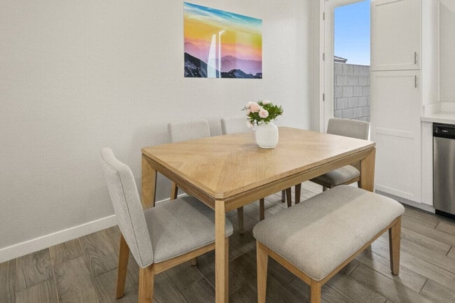 Building Photo - 6612 W Paradise Ln