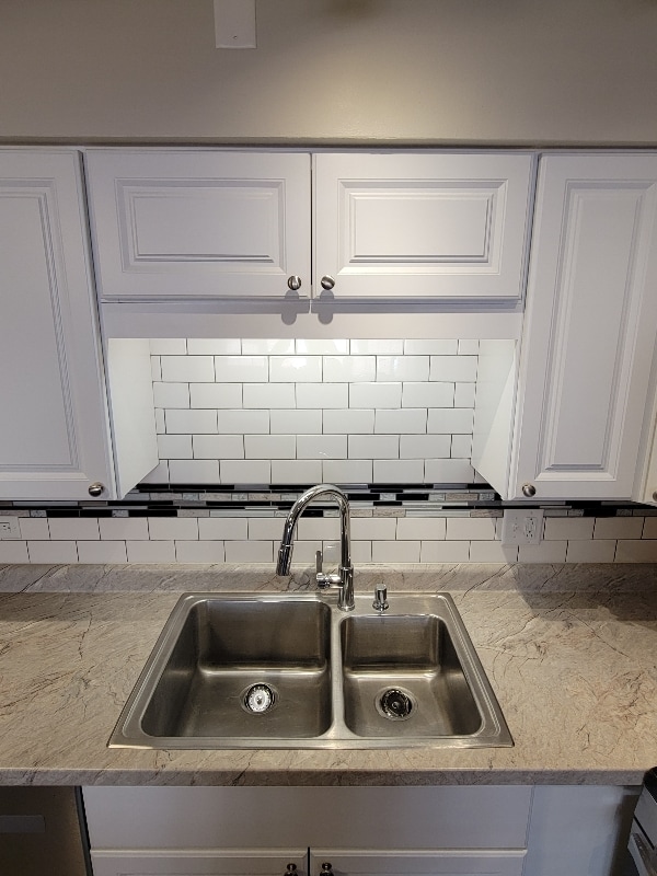 Building Photo - 707 Lake St