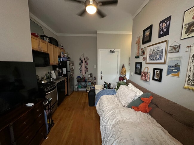 Building Photo - 2525 N Clark St