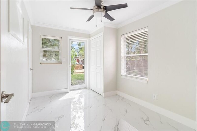 Building Photo - 510 SW 11th Ct
