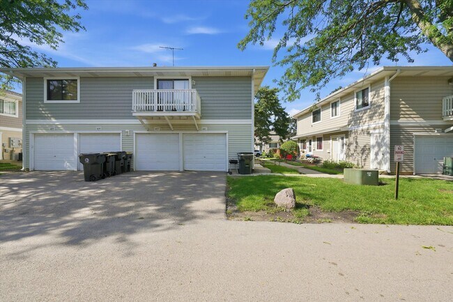 Building Photo - 1437 Sutter Dr