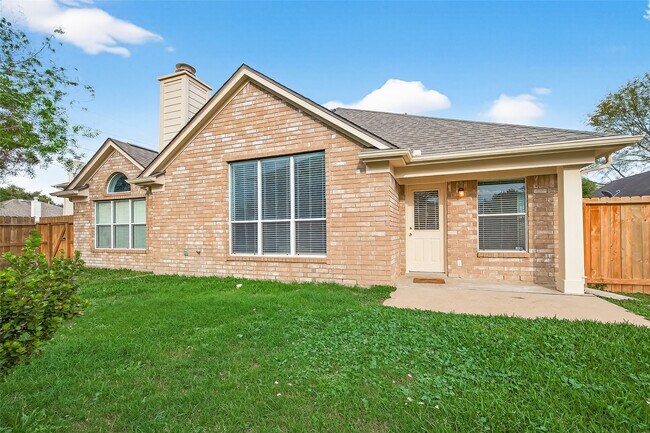 Building Photo - 3135 Silver Cedar Trail