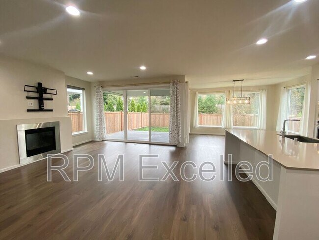 Building Photo - 16208 27th St Ct E