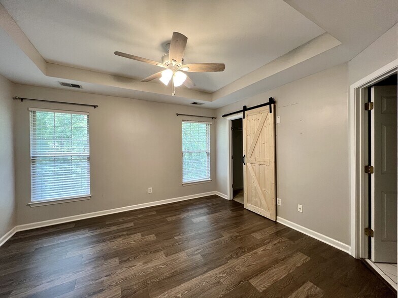 Building Photo - 116 Carriage Ct