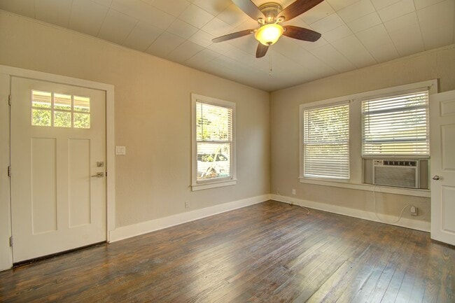 Building Photo - 309 Lowry St
