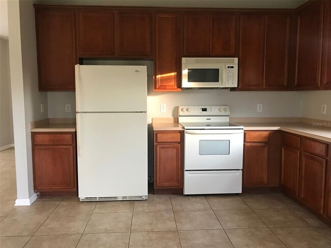 Building Photo - 420 Moss View Cir