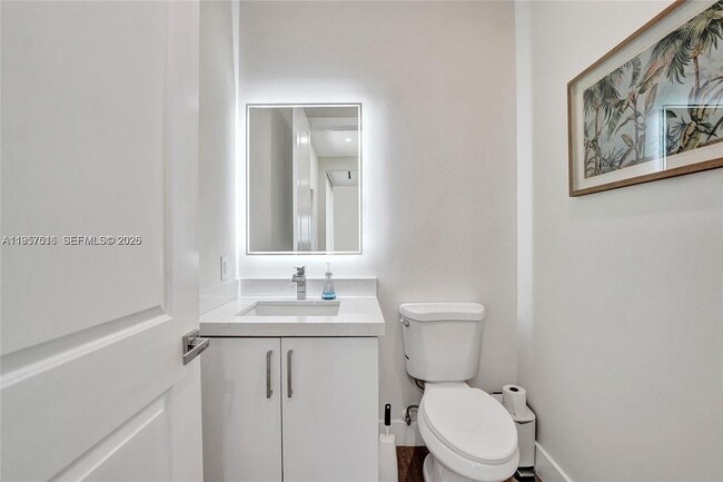 Building Photo - 1617 NE 11th St