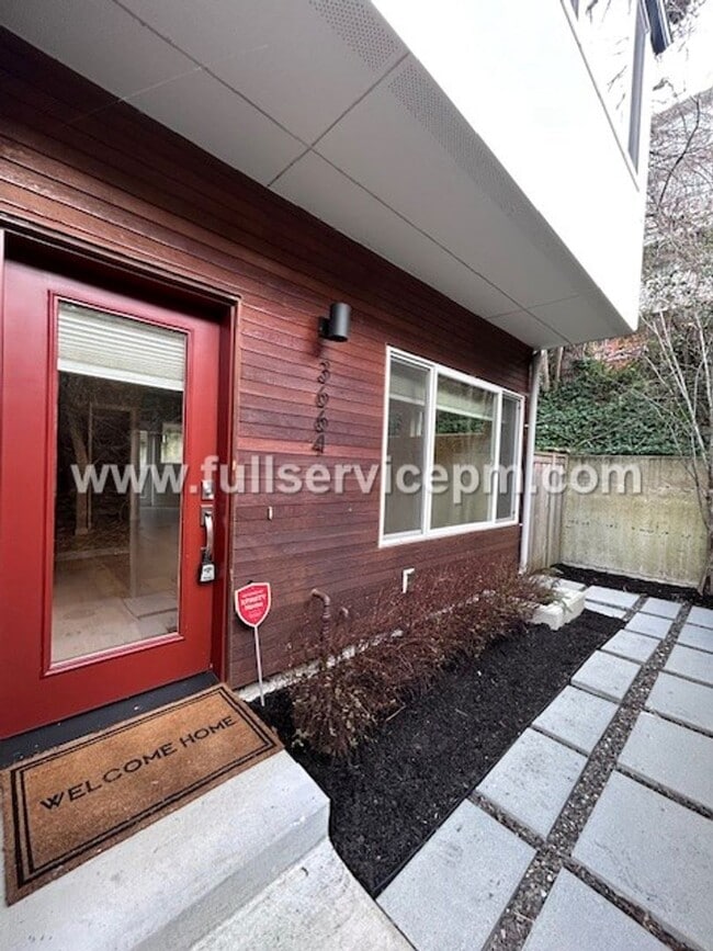 Building Photo - Contemporary 3 BD Mt. Baker Townhome! Location!!