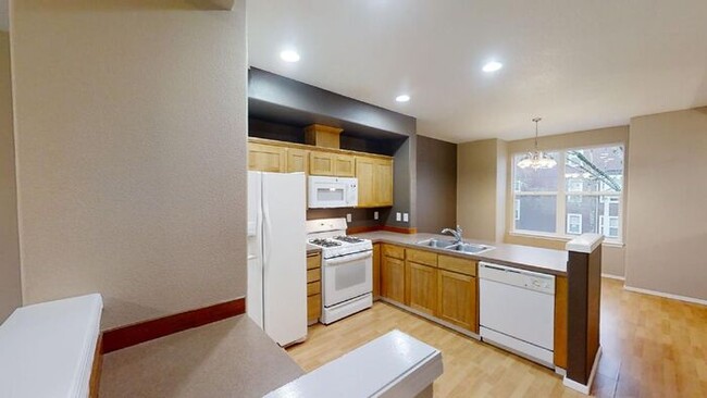 Building Photo - Move-in Ready! Dual Master Bedrooms in a L...