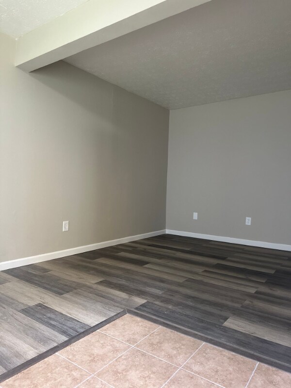 Building Photo - 516 Massillon Rd