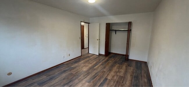 Building Photo - 906 5th Ave S