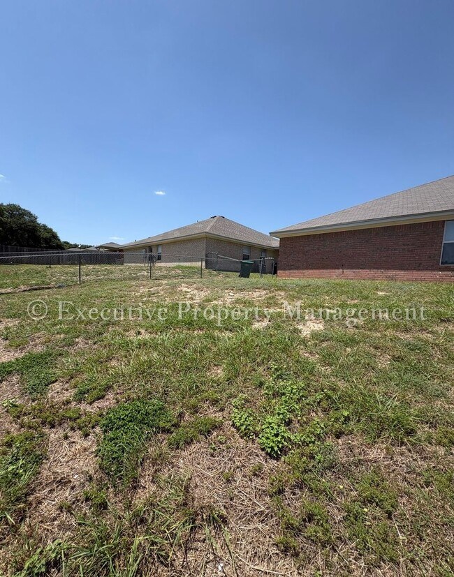 Building Photo - 208 Janelle Dr
