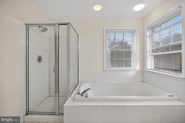 Building Photo - 13529 Persian Ct