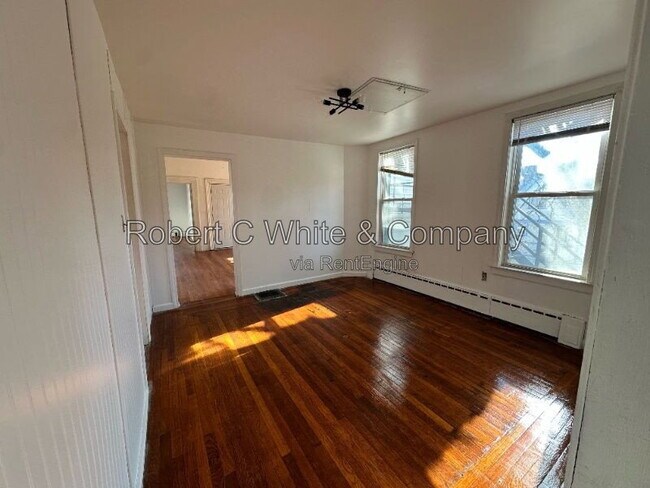 Building Photo - 16 Spaulding St