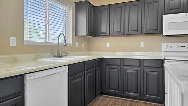 Building Photo - Newly remodeled interior! Excellent price!