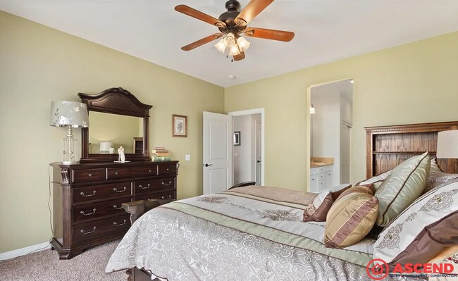Building Photo - Spacious 3BD/2BA Home in Bakersfield's 93313 — Fully Equipped, Garage & Small Pets Welcome!