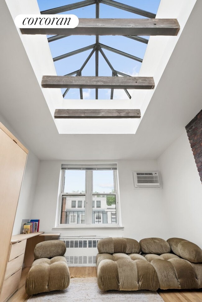 Building Photo - 135 Amity St