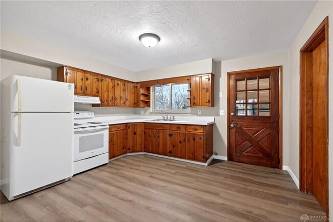 Building Photo - 275 Parker Dr