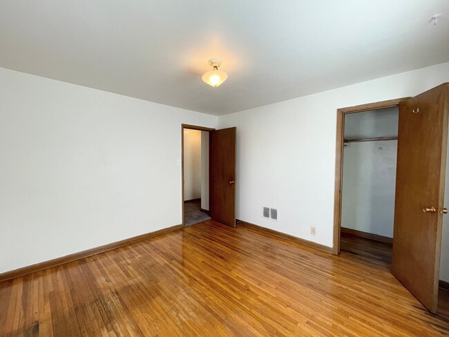 Building Photo - 130 E 15th Ave