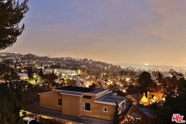 Building Photo - 2172 Argyle Ave