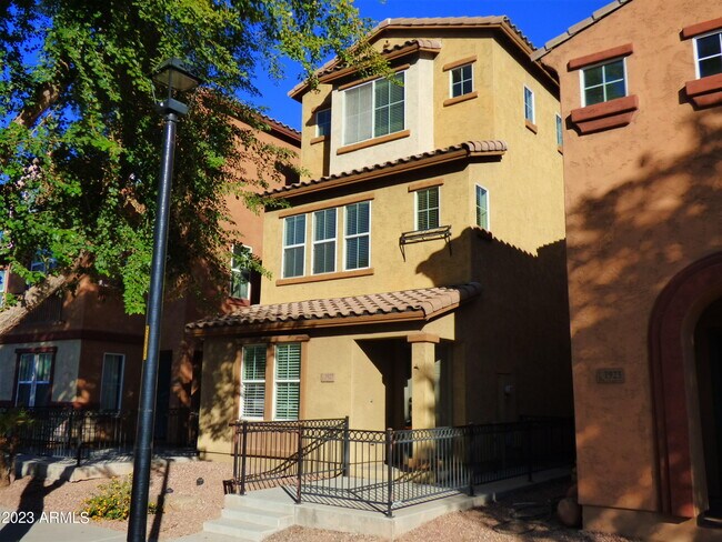 Building Photo - 1927 N 78th Dr