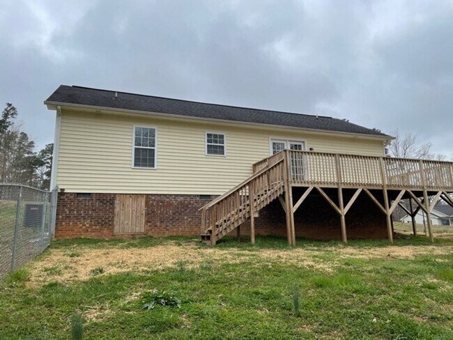 Building Photo - Fantastic Graham Home For Rent!