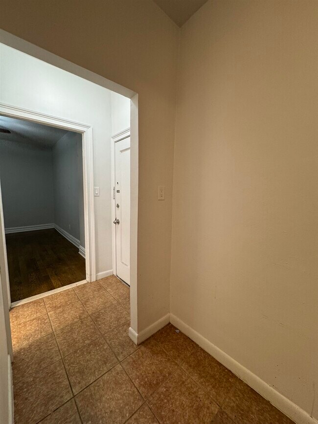 Building Photo - 55 Corbin Ave