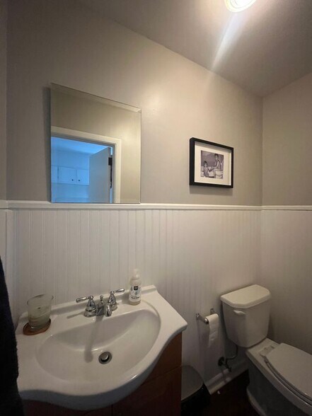 Building Photo - 254 Ruane St