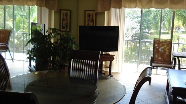 Building Photo - 9000 Jacaranda Ln