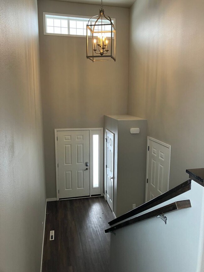 Building Photo - 4 Bed 2.5 Bath Single Family Home