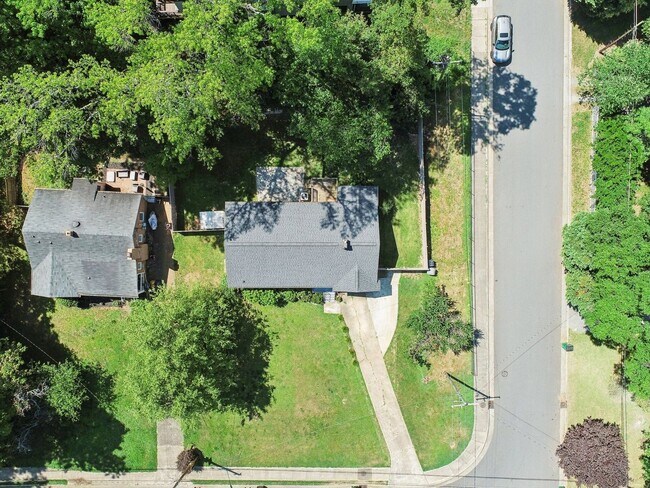 Building Photo - Charming 3BR House in Charlotte